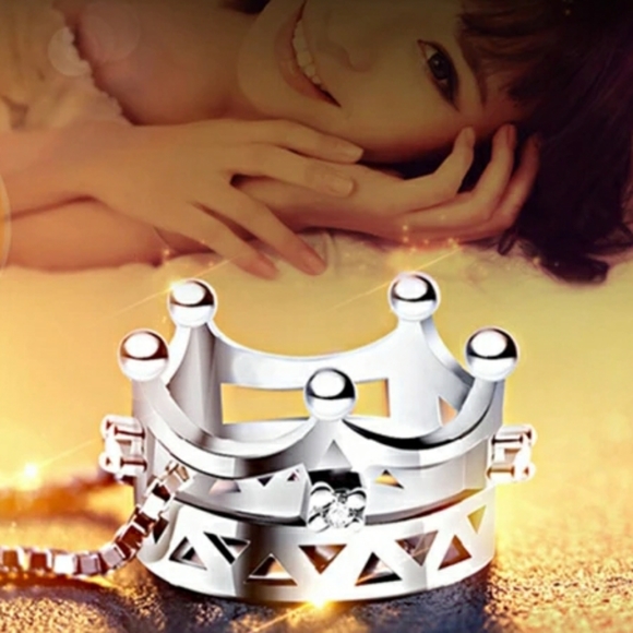 NEW 925 STERLING SILVER PLATED CROWN NECKLACE - Picture 3 of 4